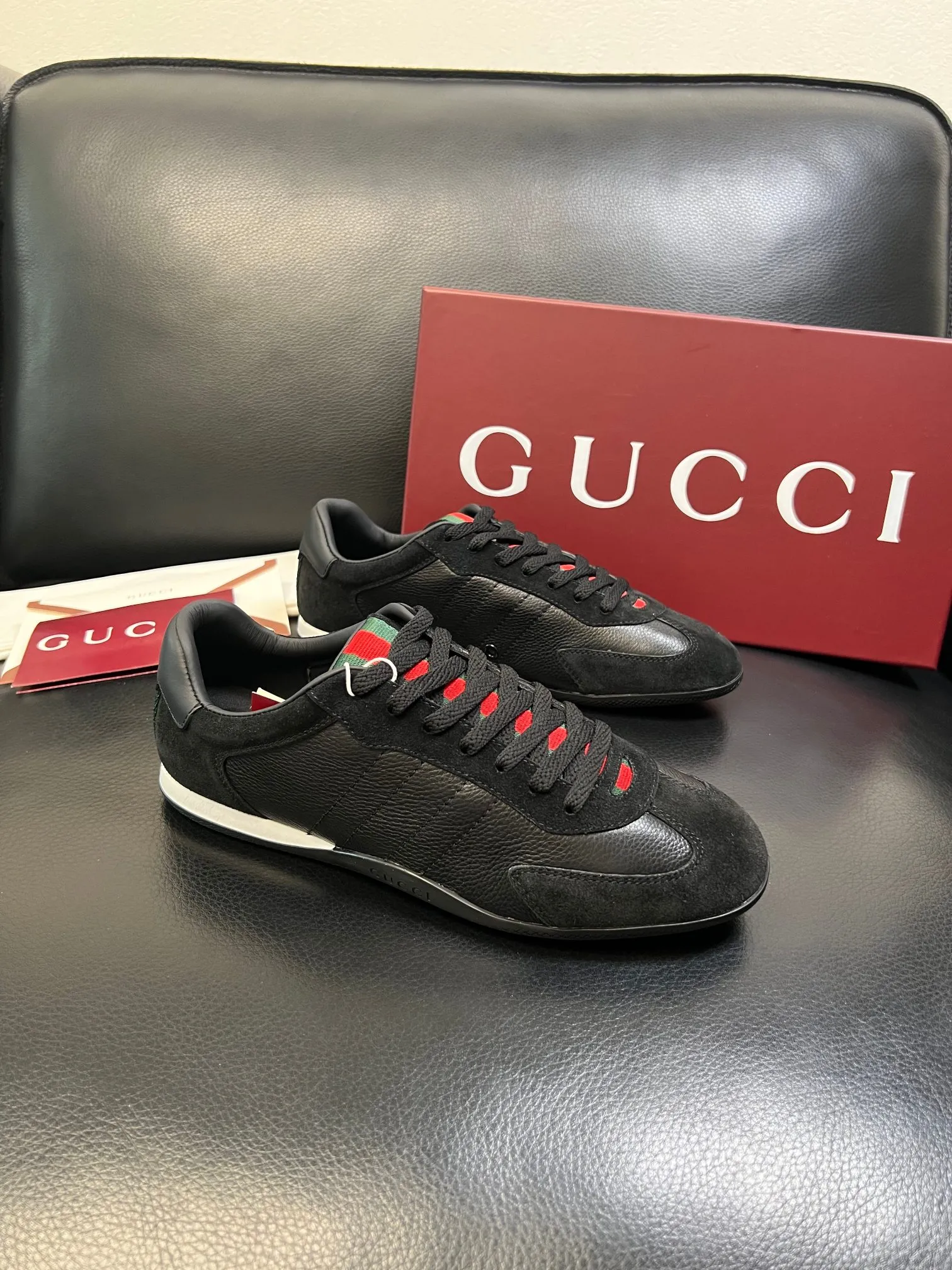 P420 new men's shoes GUCCI [Lightning] latest shoes are shipped. Original quality, fashionable, special materials, inner mesh, brand new packaging. The foot feels super comfortable and the workmanship is impeccable. Size: 38-45